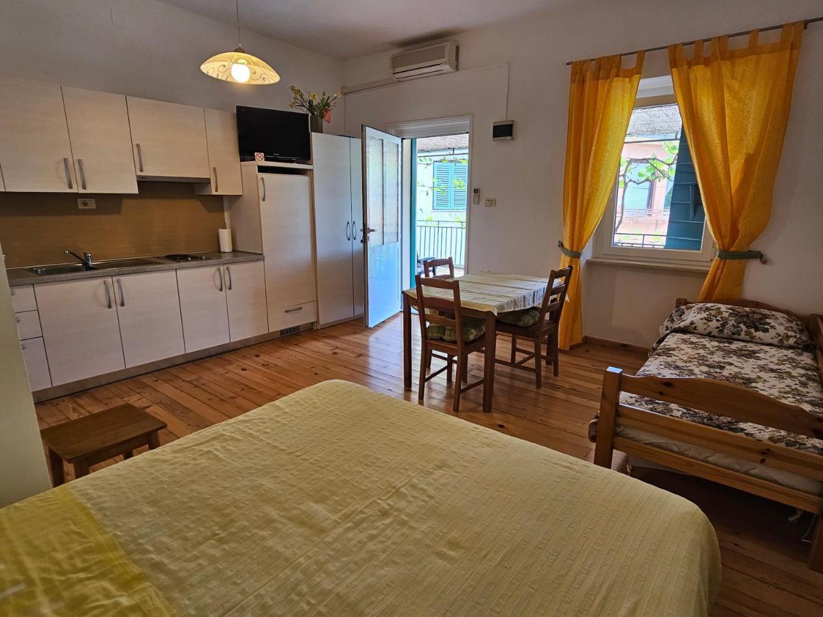 Apartments La Pergola โรวีน ภายนอก รูปภาพ