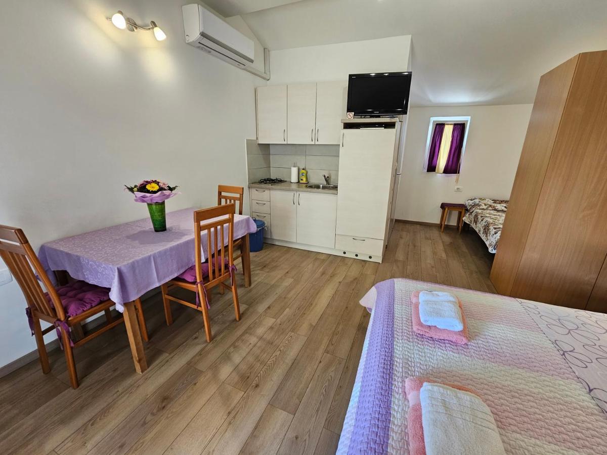 Apartments La Pergola โรวีน ภายนอก รูปภาพ